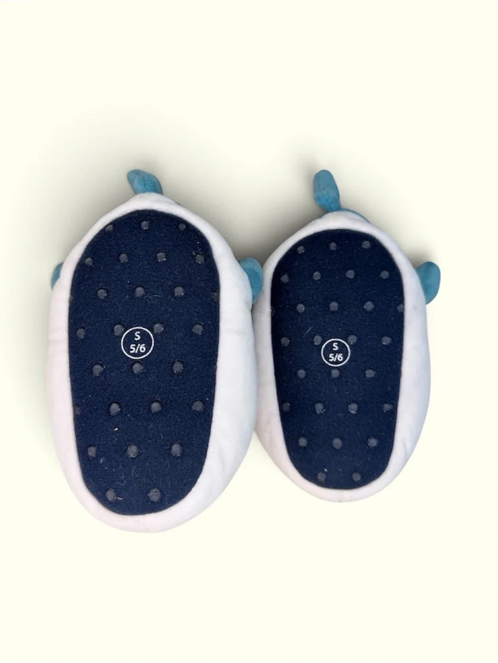 Cat & Jack Plush Shark Kids Slippers - Blue (S 5/6)